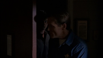 ROSWELL_-_E2X03_SURPRISE_457.jpg