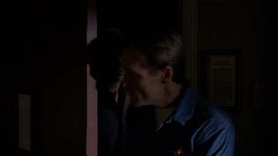 ROSWELL_-_E2X03_SURPRISE_458.jpg