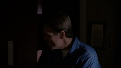 ROSWELL_-_E2X03_SURPRISE_461.jpg