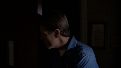 ROSWELL_-_E2X03_SURPRISE_463.jpg