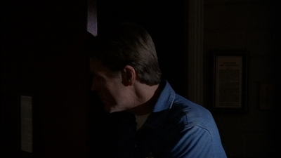 ROSWELL_-_E2X03_SURPRISE_464.jpg