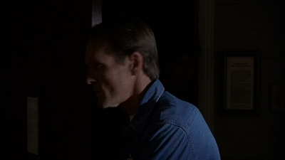 ROSWELL_-_E2X03_SURPRISE_469.jpg
