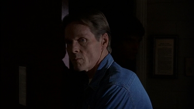 ROSWELL_-_E2X03_SURPRISE_471.jpg