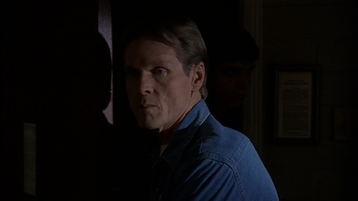 ROSWELL_-_E2X03_SURPRISE_473.jpg