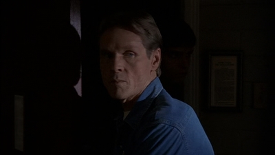 ROSWELL_-_E2X03_SURPRISE_474.jpg