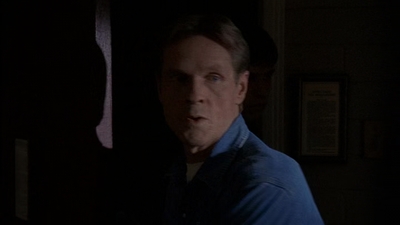 ROSWELL_-_E2X03_SURPRISE_476.jpg