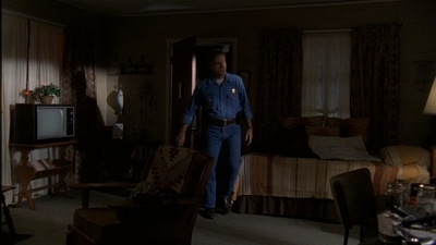 ROSWELL_-_E2X03_SURPRISE_481.jpg