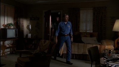 ROSWELL_-_E2X03_SURPRISE_484.jpg
