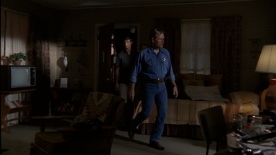 ROSWELL_-_E2X03_SURPRISE_486.jpg