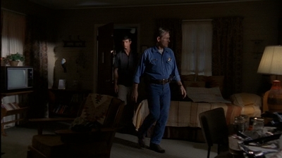 ROSWELL_-_E2X03_SURPRISE_487.jpg