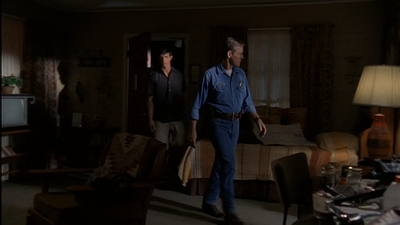 ROSWELL_-_E2X03_SURPRISE_489.jpg