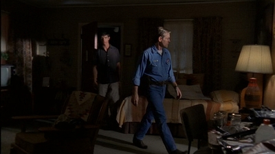 ROSWELL_-_E2X03_SURPRISE_491.jpg