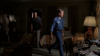 ROSWELL_-_E2X03_SURPRISE_492.jpg