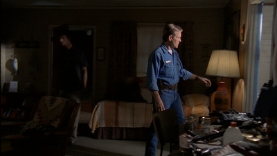 ROSWELL_-_E2X03_SURPRISE_497.jpg