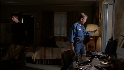 ROSWELL_-_E2X03_SURPRISE_500.jpg