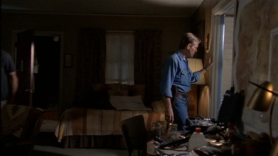 ROSWELL_-_E2X03_SURPRISE_503.jpg