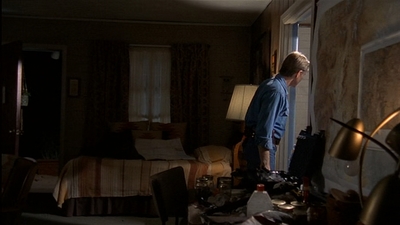 ROSWELL_-_E2X03_SURPRISE_512.jpg