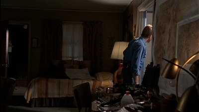 ROSWELL_-_E2X03_SURPRISE_518.jpg