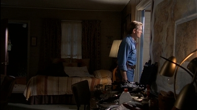ROSWELL_-_E2X03_SURPRISE_526.jpg