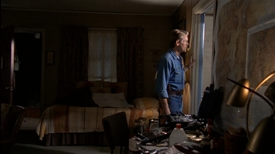 ROSWELL_-_E2X03_SURPRISE_530.jpg