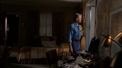 ROSWELL_-_E2X03_SURPRISE_532.jpg