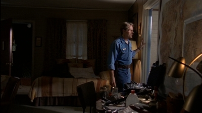 ROSWELL_-_E2X03_SURPRISE_535.jpg