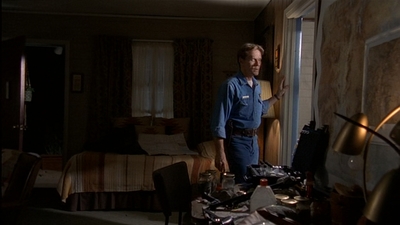 ROSWELL_-_E2X03_SURPRISE_536.jpg