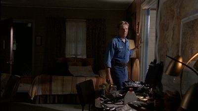 ROSWELL_-_E2X03_SURPRISE_537.jpg