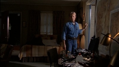 ROSWELL_-_E2X03_SURPRISE_540.jpg