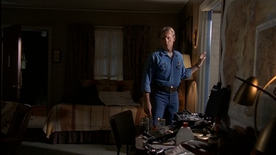ROSWELL_-_E2X03_SURPRISE_541.jpg