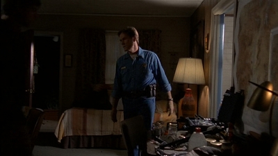ROSWELL_-_E2X03_SURPRISE_550.jpg