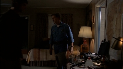 ROSWELL_-_E2X03_SURPRISE_552.jpg