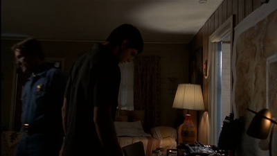 ROSWELL_-_E2X03_SURPRISE_564.jpg