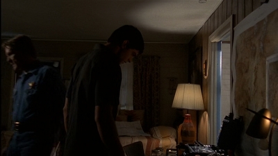ROSWELL_-_E2X03_SURPRISE_565.jpg
