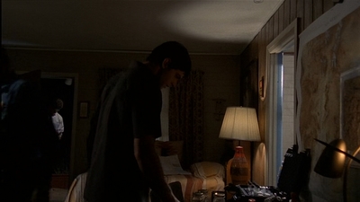 ROSWELL_-_E2X03_SURPRISE_568.jpg