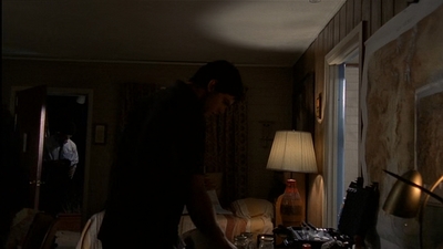 ROSWELL_-_E2X03_SURPRISE_569.jpg