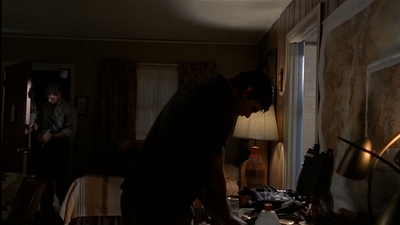 ROSWELL_-_E2X03_SURPRISE_570.jpg