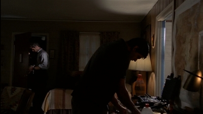 ROSWELL_-_E2X03_SURPRISE_572.jpg