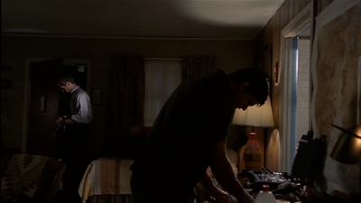 ROSWELL_-_E2X03_SURPRISE_573.jpg