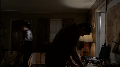 ROSWELL_-_E2X03_SURPRISE_574.jpg