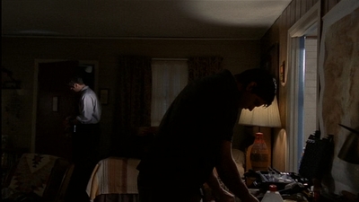 ROSWELL_-_E2X03_SURPRISE_575.jpg