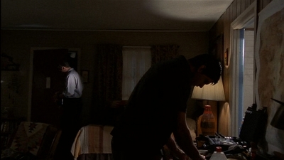 ROSWELL_-_E2X03_SURPRISE_576.jpg