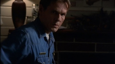 ROSWELL_-_E2X03_SURPRISE_578.jpg