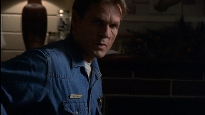 ROSWELL_-_E2X03_SURPRISE_579.jpg