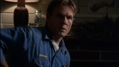 ROSWELL_-_E2X03_SURPRISE_581.jpg
