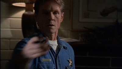 ROSWELL_-_E2X03_SURPRISE_584.jpg