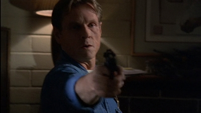 ROSWELL_-_E2X03_SURPRISE_587.jpg
