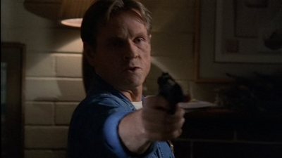 ROSWELL_-_E2X03_SURPRISE_588.jpg