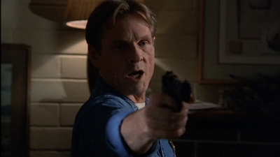 ROSWELL_-_E2X03_SURPRISE_589.jpg