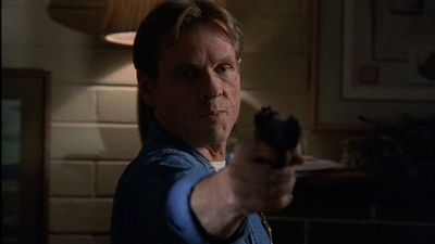 ROSWELL_-_E2X03_SURPRISE_590.jpg